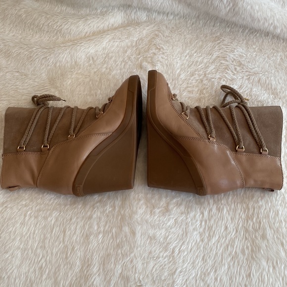 NEW MK MICHAEL KORS Leather Wedges Winter Boots Sheep Fur Lining Size 8 - Picture 6 of 17